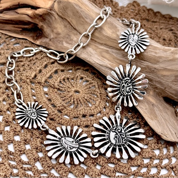 Lucky Brand Silver Gold Tone Sunflower Necklace-See Live - Picture 4 of 6